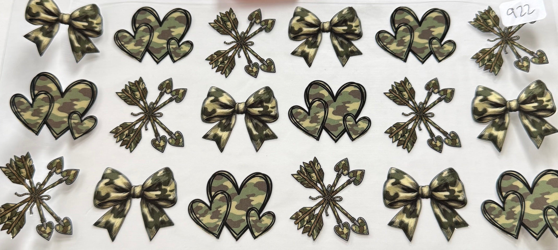 922 heart bows